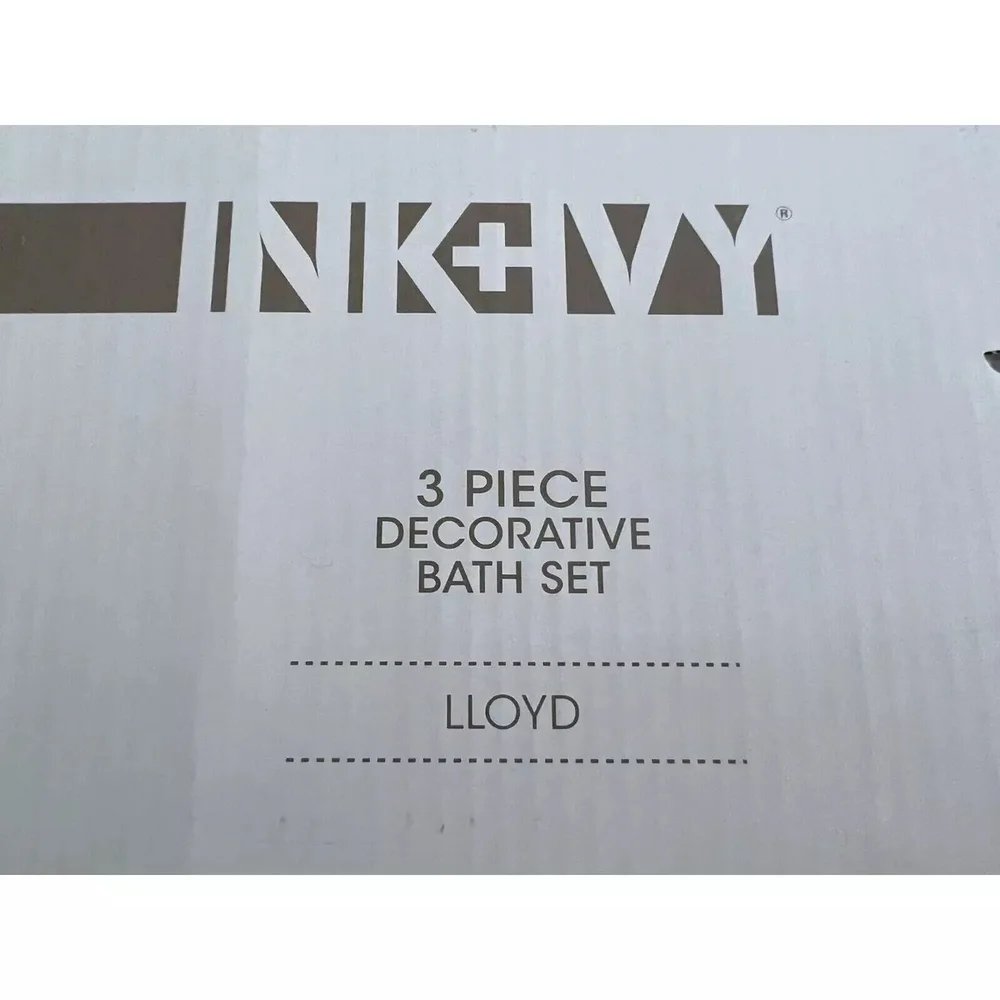 Elegant Black and Gold Bath Set - Picture 8 of 9